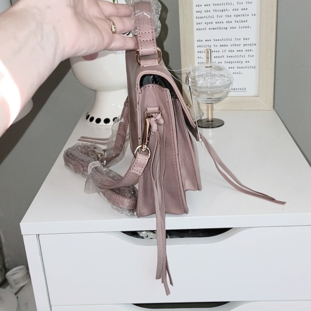 New! Mauve/blush Purse with gold hardware - Picture 6 of 9